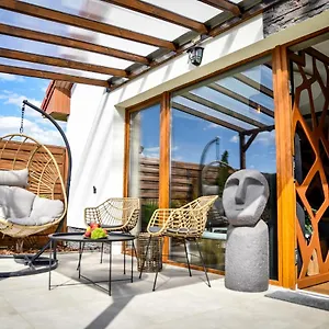 Villa Meru Minivilla, Szeged
